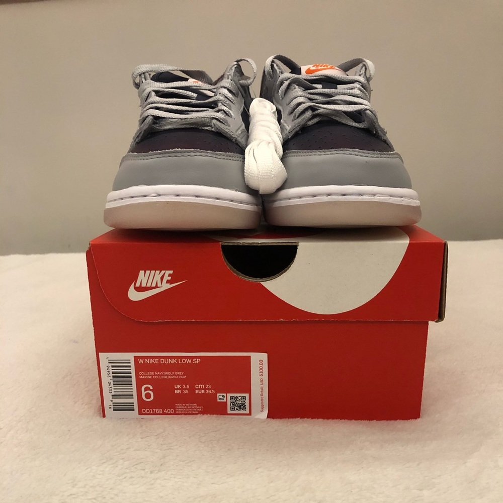 College navy dunks